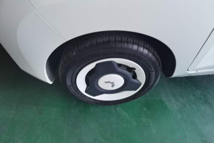 Used Wuling Hongguang MINIEV 2022 Zizai Version Lithium-NMC Left Front Wheel Hub
