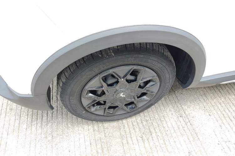 Used Wuling Hongguang MINIEV 2022 GAMEBOY 200km Gaming Edition with Lithium Iron Phosphate Left Front Wheel Hub
