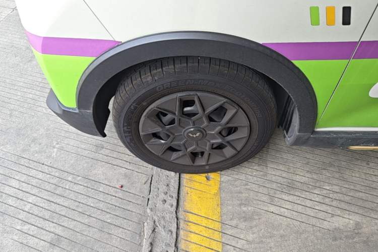 Used Wuling Hongguang MINIEV 2022 GAMEBOY 200km Gaming Edition with Lithium Iron Phosphate Left Front Wheel Hub