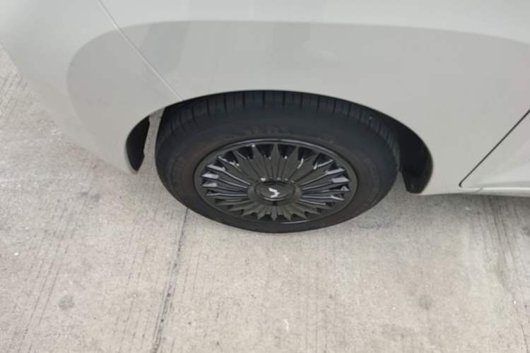 Used Wuling Hongguang MINIEV 2022 Macaron Premium Model – Lithium Iron Phosphate Left Front Wheel Hub