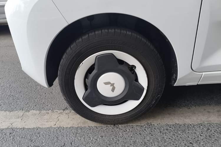 Used Wuling Hongguang MINIEV 2022 Zizai Version Lithium Iron Phosphate Left Front Wheel Hub