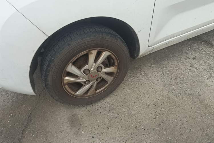 Used Wuling Hongguang MINIEV 2022 Easy Version Lithium Iron Phosphate Left Front Wheel Hub