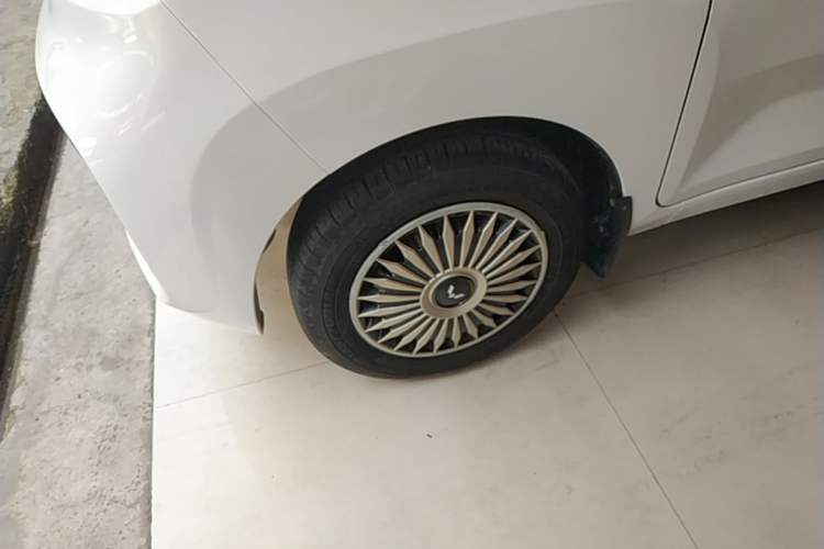 Used Wuling Hongguang MINIEV 2022 Easy Version Lithium Iron Phosphate Left Front Wheel Hub