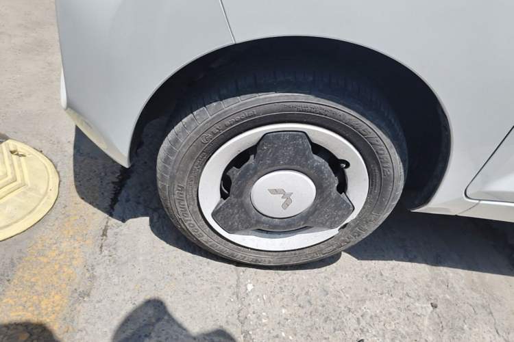 Used Wuling Hongguang MINIEV 2022 Easy Version Lithium Iron Phosphate Left Front Wheel Hub