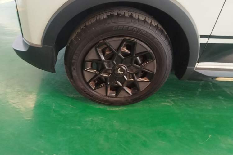 Used Wuling Hongguang MINIEV 2022 GAMEBOY 200km Gaming Edition with Lithium Iron Phosphate Left Front Wheel Hub