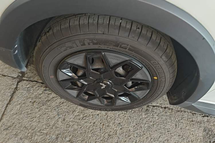 Used Wuling Hongguang MINIEV 2022 GAMEBOY 300km Enthusiast Model with Lithium Iron Phosphate Left Front Wheel Hub