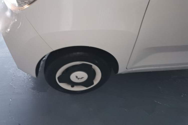 Used Wuling Hongguang MINIEV 2022 Easy Version Lithium Iron Phosphate Left Front Wheel Hub