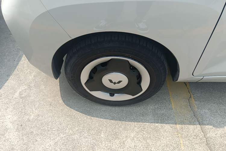Used Wuling Hongguang MINIEV 2022 Macaron Premium Model – Lithium Iron Phosphate Left Front Wheel Hub