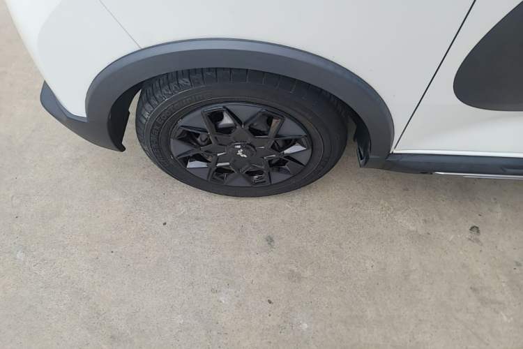 Used Wuling Hongguang MINIEV 2022 GAMEBOY 200km Gaming Edition with Lithium Iron Phosphate Left Front Wheel Hub