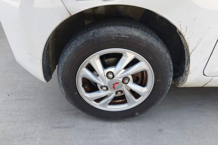 Used Wuling Hongguang MINIEV 2022 Macaron Fashion Model Lithium Iron Phosphate Left Front Wheel Hub