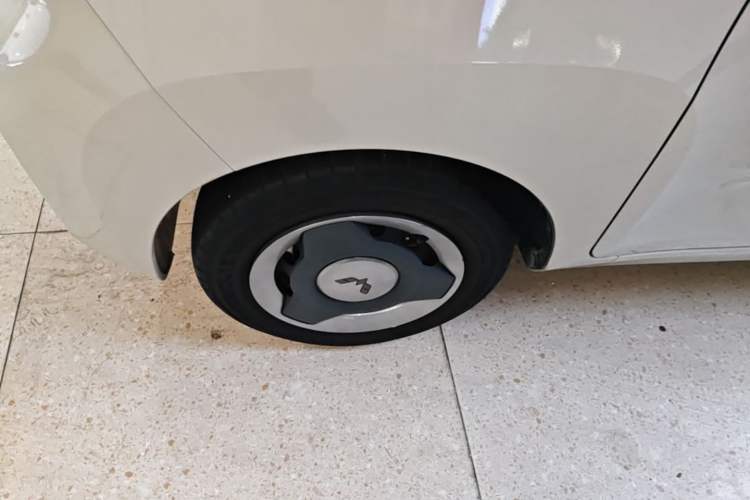 Used Wuling Hongguang MINIEV 2022 Macaron Premium Model – Lithium Iron Phosphate Left Front Wheel Hub