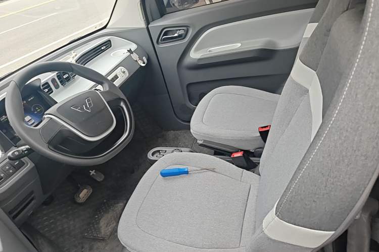 Used Wuling Hongguang MINIEV 2022 Macaron Fashion Edition Lithium-Nickel-Cobalt-Alpha-oxide Left Rear Seat