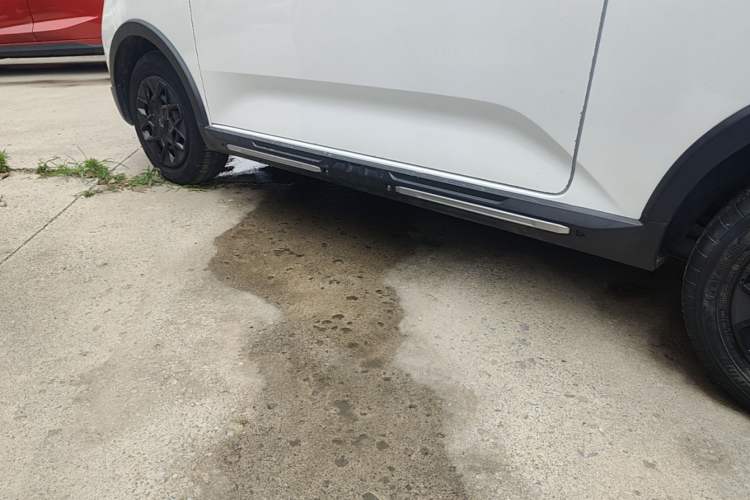 Used Wuling Hongguang MINIEV 2022 GAMEBOY 200km Gaming Edition with Lithium Iron Phosphate Left Side Sill