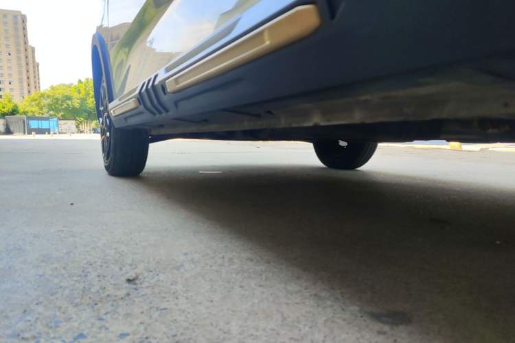 Used Wuling Hongguang MINIEV 2022 GAMEBOY 200km Gaming Edition with Lithium Iron Phosphate Left Side Sill