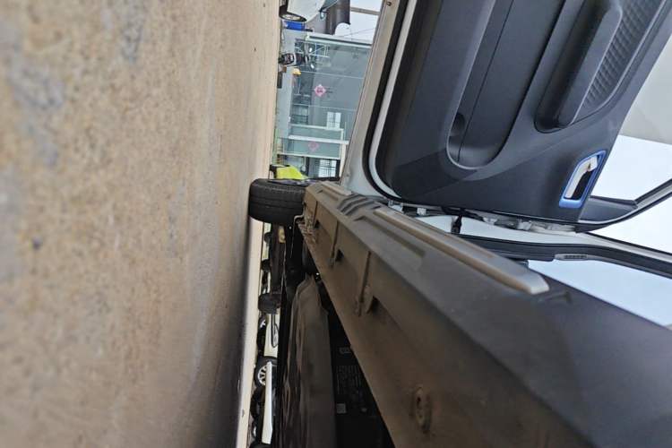 Used Wuling Hongguang MINIEV 2022 GAMEBOY 200km Gaming Edition with Lithium Iron Phosphate Left Side Sill
