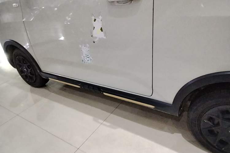 Used Wuling Hongguang MINIEV 2022 GAMEBOY 200km Gaming Edition with Lithium Iron Phosphate Left Side Sill