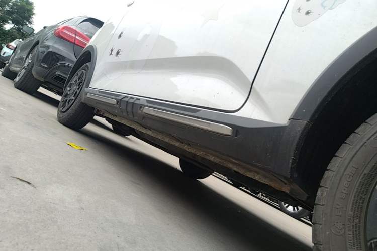 Used Wuling Hongguang MINIEV 2022 GAMEBOY 200km Gaming Edition with Lithium Iron Phosphate Left Side Sill