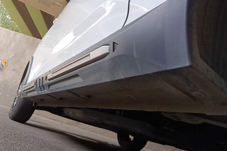 Used Wuling Hongguang MINIEV 2022 GAMEBOY 200km Gaming Edition with Lithium Iron Phosphate Left Side Sill