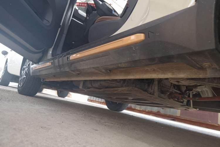 Used Wuling Hongguang MINIEV 2022 GAMEBOY 200km Gaming Edition with Lithium Iron Phosphate Left Side Sill