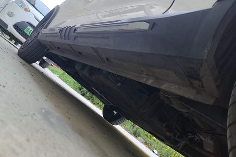 Used Wuling Hongguang MINIEV 2022 GAMEBOY 200km Gaming Edition with Lithium Iron Phosphate Left Side Sill