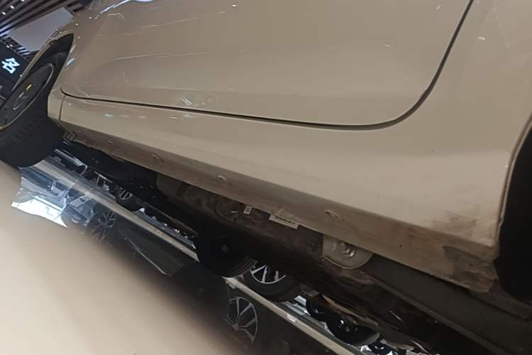 Used Wuling Hongguang MINIEV 2022 Macaron Premium Model – Lithium Iron Phosphate Left Side Sill