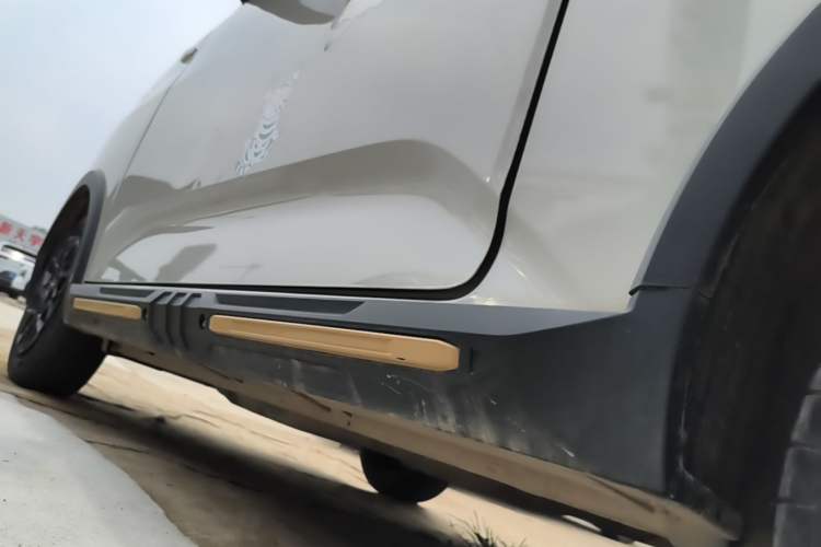 Used Wuling Hongguang MINIEV 2022 GAMEBOY 200km Gaming Edition with Lithium Iron Phosphate Left Side Sill