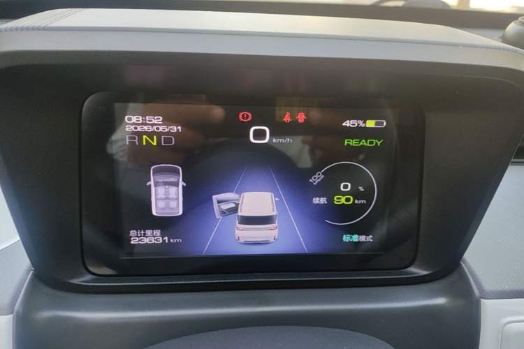 Used Wuling Hongguang MINIEV 2022 GAMEBOY 200km Gaming Edition with Lithium Iron Phosphate Odometer Close Up