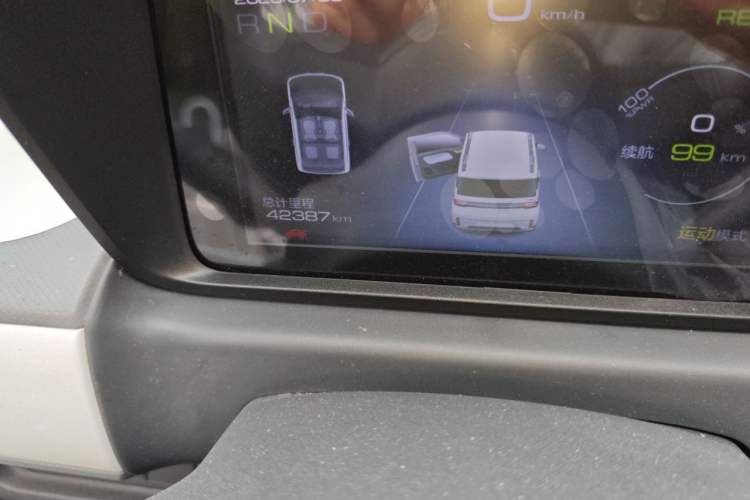 Used Wuling Hongguang MINIEV 2022 GAMEBOY 300km Enthusiast Model with Lithium Iron Phosphate Odometer Close Up