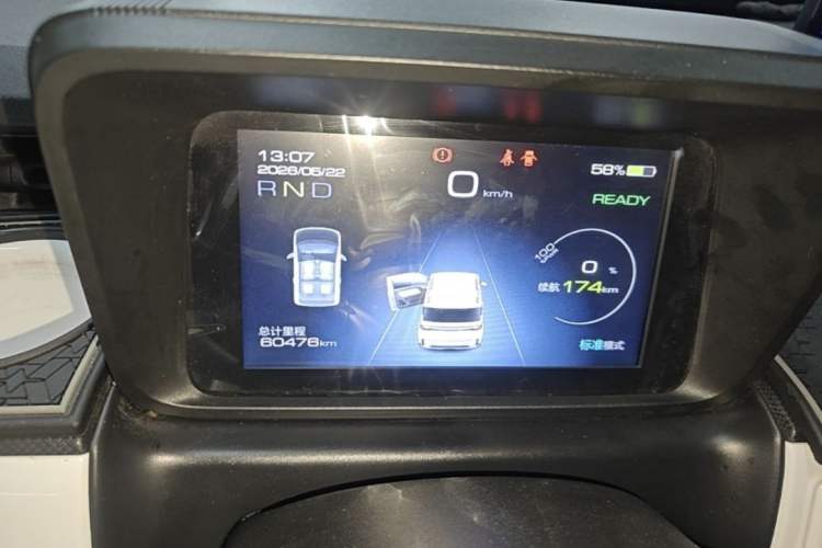 Used Wuling Hongguang MINIEV 2022 GAMEBOY 300km Enthusiast Model with Lithium Iron Phosphate Odometer Close Up