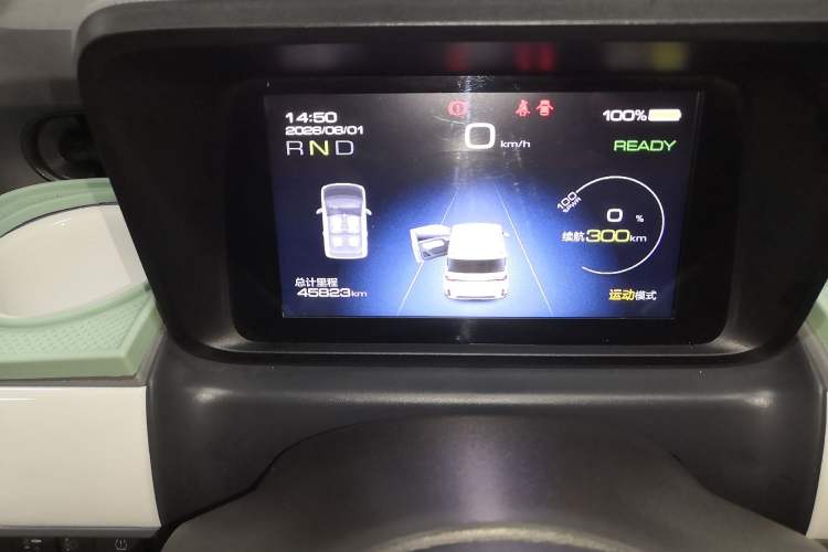 Used Wuling Hongguang MINIEV 2022 GAMEBOY 300km Enthusiast Model with Lithium Iron Phosphate Odometer Close Up