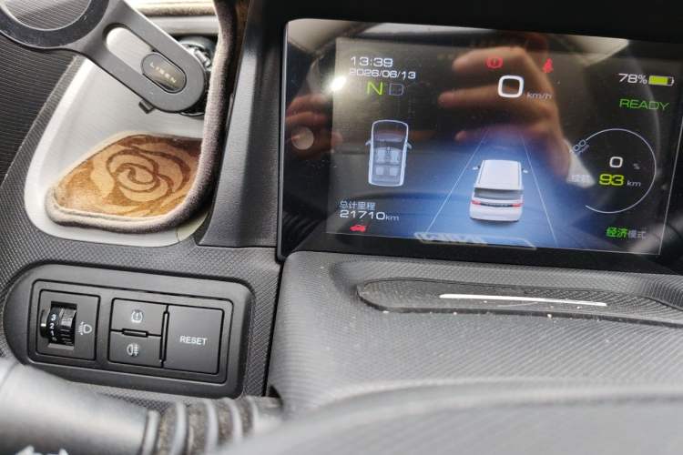 Used Wuling Hongguang MINIEV 2022 Zizai Version Lithium-NMC Odometer Close Up
