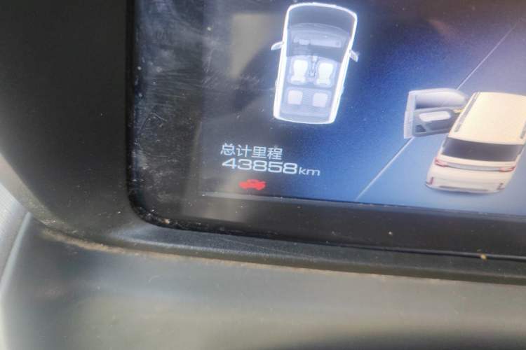 Used Wuling Hongguang MINIEV 2022 GAMEBOY 300km Enthusiast Model with Lithium Iron Phosphate Odometer Close Up