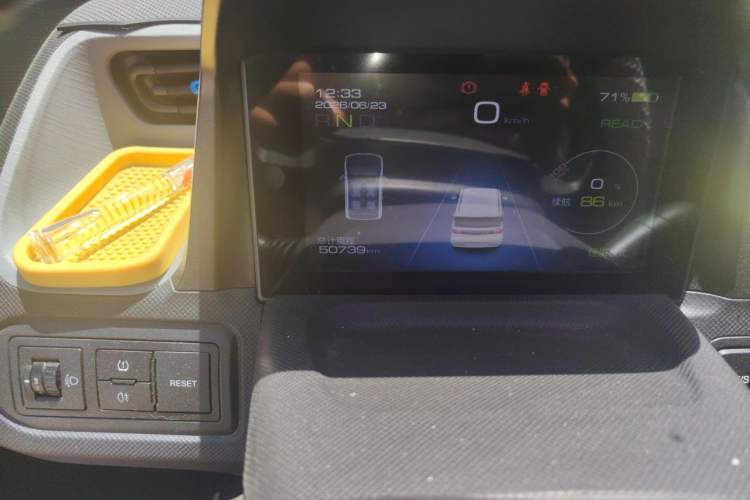 Used Wuling Hongguang MINIEV 2022 Macaron Fashion Model Lithium Iron Phosphate Odometer Close Up