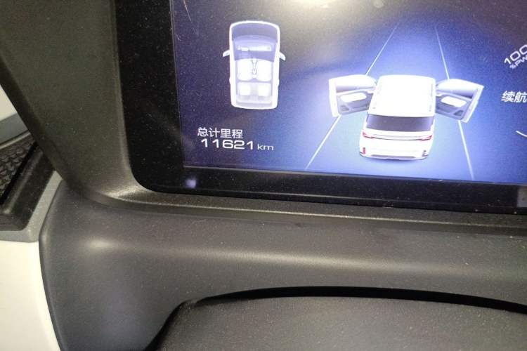 Used Wuling Hongguang MINIEV 2022 GAMEBOY 300km Enthusiast Model with Lithium Iron Phosphate Odometer Close Up