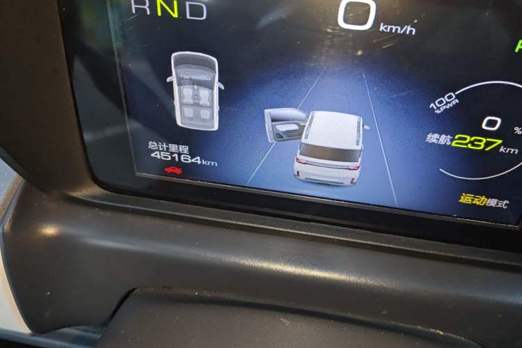 Used Wuling Hongguang MINIEV 2022 GAMEBOY 300km Enthusiast Model with Lithium Iron Phosphate Odometer Close Up
