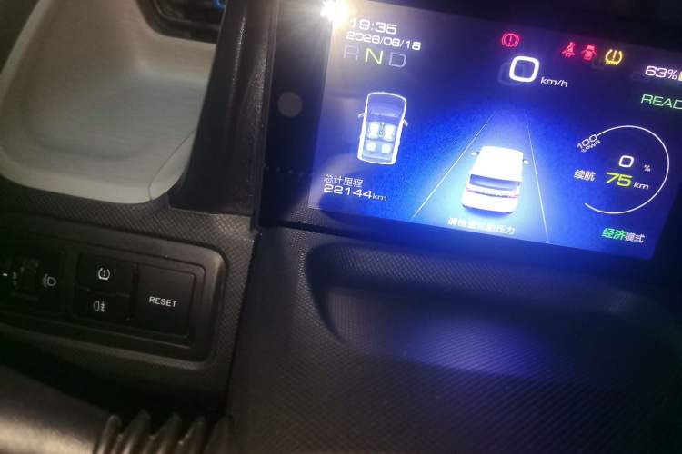 Used Wuling Hongguang MINIEV 2022 Easy Version Lithium Iron Phosphate Odometer Close Up