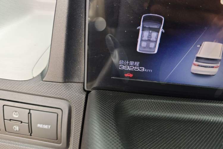 Used Wuling Hongguang MINIEV 2022 Zizai Version Lithium Iron Phosphate Odometer Close Up