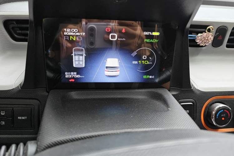 Used Wuling Hongguang MINIEV 2022 Zizai Version Lithium Iron Phosphate Odometer Close Up