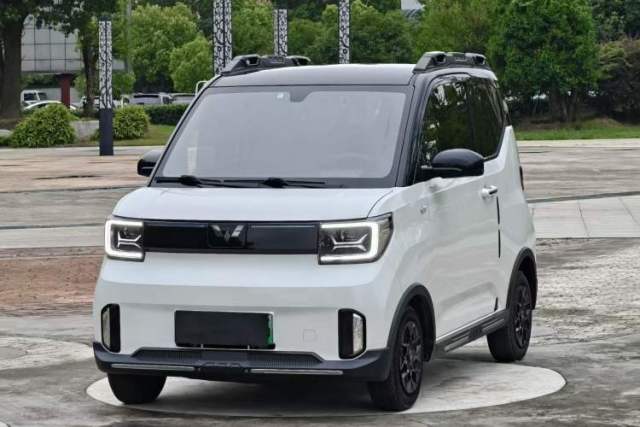 Używany Wuling Hongguang MINIEV 2022 GAMEBOY 300km Enthusiast Model with Lithium Iron Phosphate