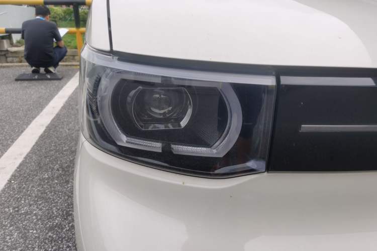 Used Wuling Hongguang MINIEV 2022 Macaron Premium Model – Lithium Iron Phosphate Right Front Headlight
