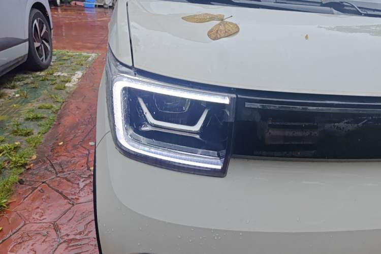 Used Wuling Hongguang MINIEV 2022 GAMEBOY 300km Enthusiast Model with Lithium Iron Phosphate Right Front Headlight