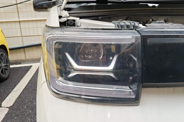 Used Wuling Hongguang MINIEV 2022 GAMEBOY 200km Gaming Edition with Lithium Iron Phosphate Right Front Headlight