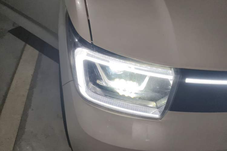 Used Wuling Hongguang MINIEV 2022 GAMEBOY 300km Enthusiast Model with Lithium Iron Phosphate Right Front Headlight