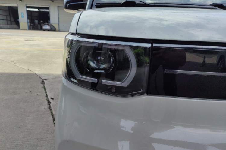 Used Wuling Hongguang MINIEV 2022 Macaron Premium Model – Lithium Iron Phosphate Right Front Headlight