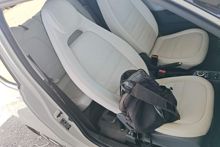 Used Wuling Hongguang MINIEV 2022 Macaron Fashion Edition Lithium-Nickel-Cobalt-Alpha-oxide Right Front Seat