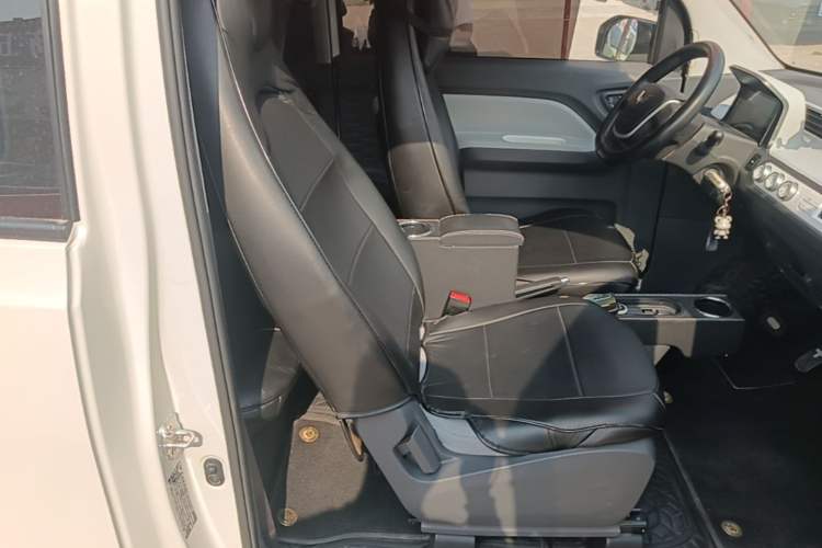 Used Wuling Hongguang MINIEV 2022 Macaron Premium Model – Lithium Iron Phosphate Right Front Seat