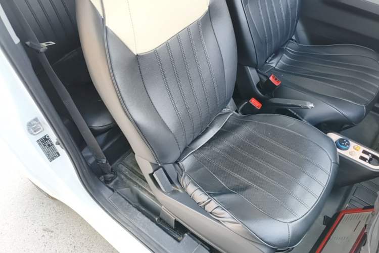 Used Wuling Hongguang MINIEV 2022 Macaron Fashion Model Lithium Iron Phosphate Right Front Seat