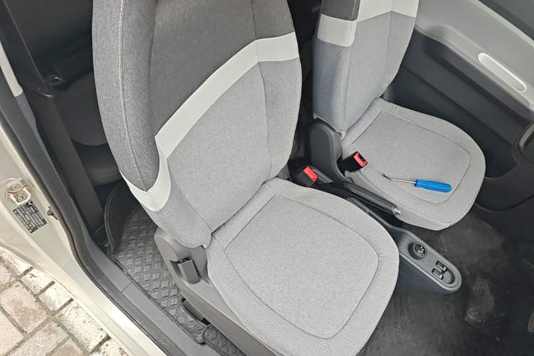 Used Wuling Hongguang MINIEV 2022 Macaron Fashion Edition Lithium-Nickel-Cobalt-Alpha-oxide Right Front Seat