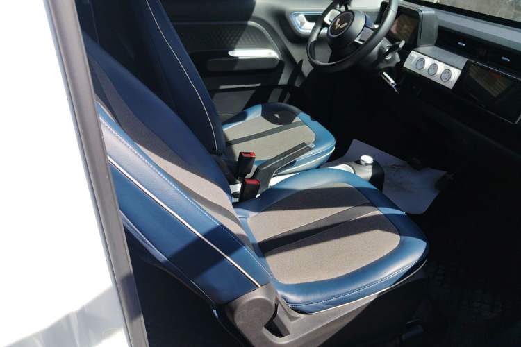 Used Wuling Hongguang MINIEV 2022 GAMEBOY 300km Enthusiast Model with Lithium Iron Phosphate Right Front Seat
