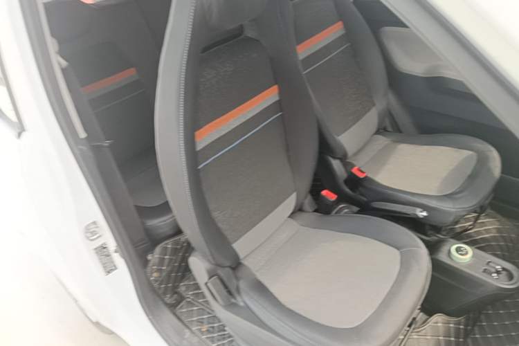 Used Wuling Hongguang MINIEV 2022 Zizai Version Lithium Iron Phosphate Right Front Seat